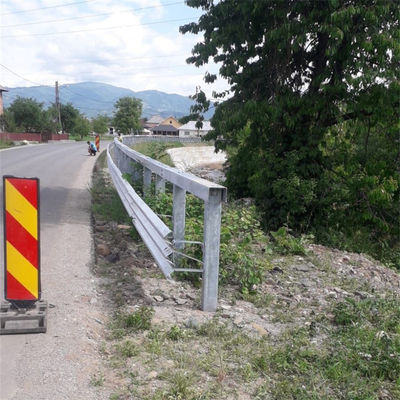 Individuell angepasste W-Strahl-Stahlplatten-Straßenschutzgelände für die Straßensicherheit von Fachleuten