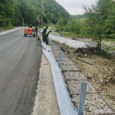 Europäischer Standard galvanisierter Stahl Straßenzäune für die Anpassung von Straßenschutzgeländen