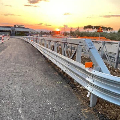 Straßenverkehrssicherheitsschranke aus galvanisiertem Stahl