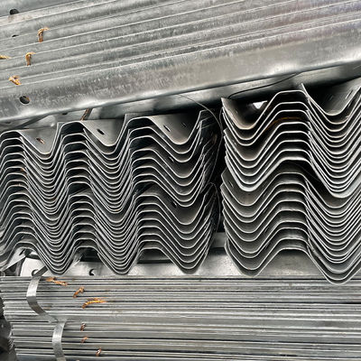 2.7mm/3.0mm Dicke Galvanisierter Stahl W Balken Schutzgitter für die Straßenverkehrssicherheit Q235 Q345