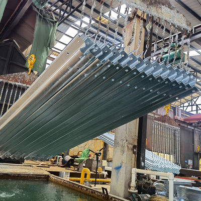 2.7mm/3.0mm Dicke Galvanisierter Stahl W Balken Schutzgitter für die Straßenverkehrssicherheit Q235 Q345