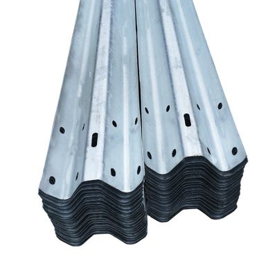 Highway Guardrail und Posts AASHTO M-180 Standard Warmverzinkte Kaltgewalzte Technologie
