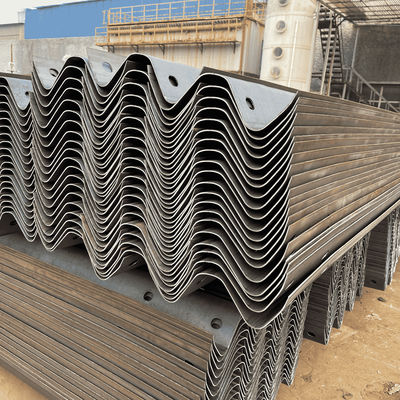 W Beam Highway Guardrails mit Q235 Q345 Material und Galvanisiertes Pulverbeschichtung