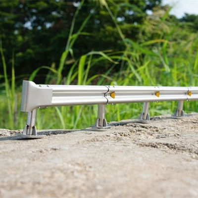 W Beam Highway Guardrails mit Q235 Q345 Material und Galvanisiertes Pulverbeschichtung