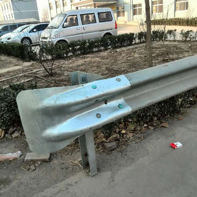Anti-Korrosions-Metall-Fischenschwanz-Bullnose-Anker-Pufferbrücke End-Terminal Thrie Beam Straßensperre