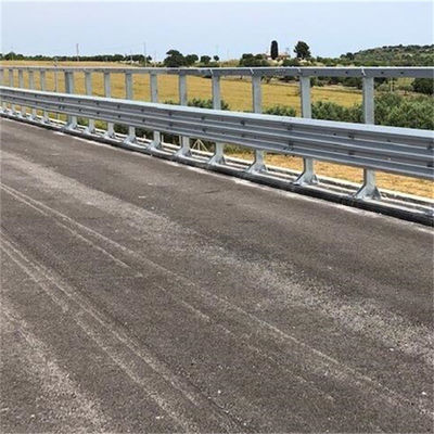 S235JR S275JR AASHTO M 180 Stahl W-Gitterschutz für Außensicherheitsschranke